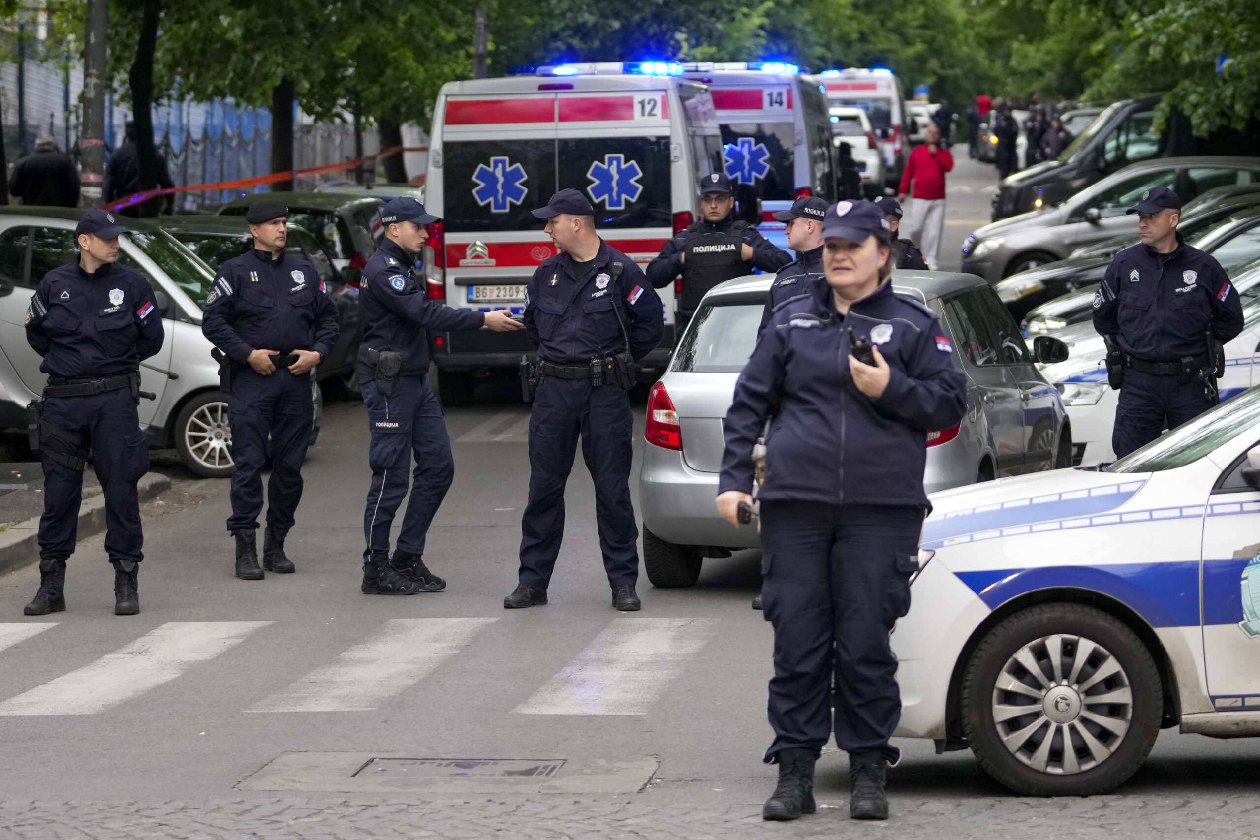 Σερβία: Νέο αιματοκύλισμα με οκτώ νεκρούς από πυροβολισμούς σε χωριά νότια του Βελιγραδίου