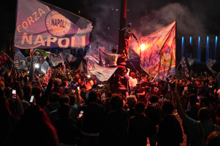 Νάπολη: Η κατάκτηση του ‘σκουντέτο’ φέρει άρωμα ηθικής ανάκτησης με την ευλογία του Μαραντόνα