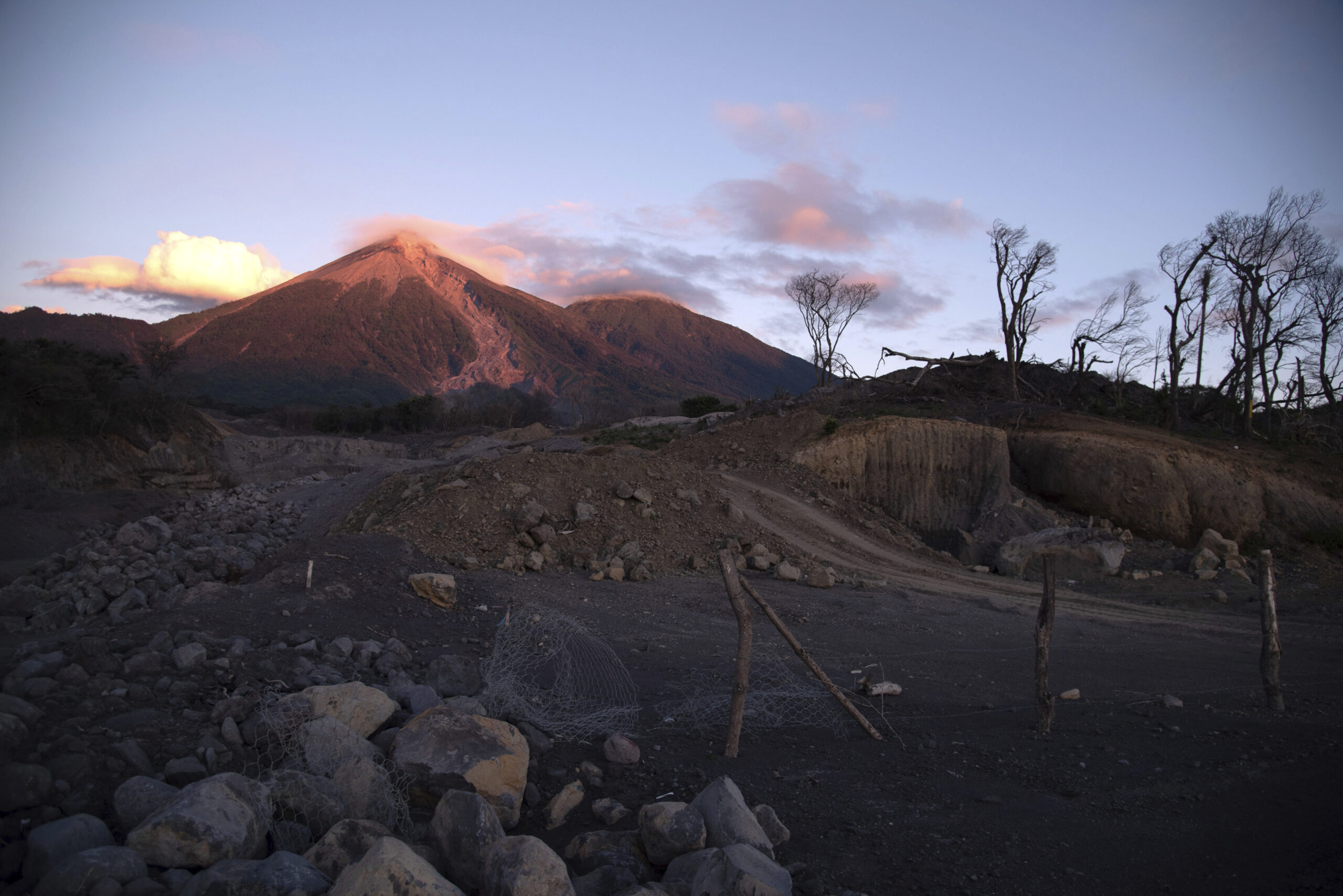 Γουατεμάλα: Σε εκρηκτική δραστηριότητα το ηφαίστειο Φουέγο – Απομακρύνθηκαν εκατοντάδες κάτοικοι