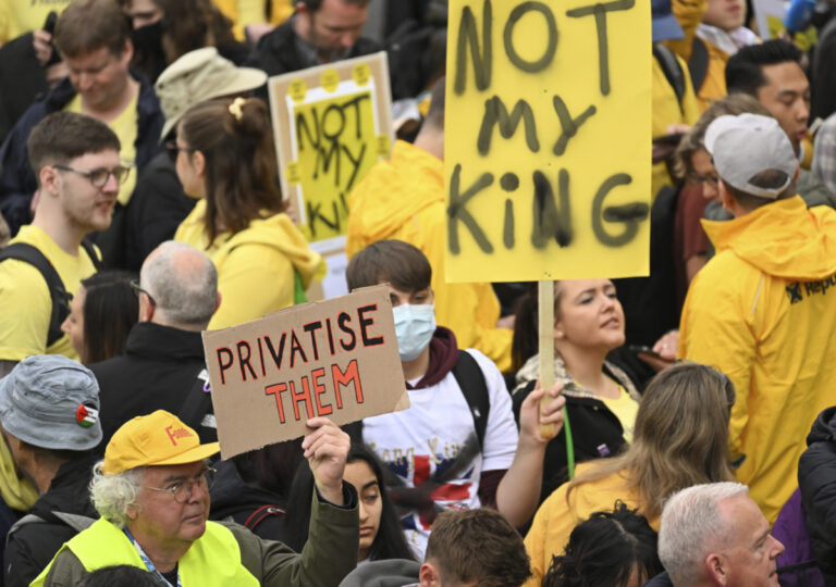 Βασιλιάς Κάρολος: Το κίνημα «not my king» που είναι ενάντια στη μοναρχία