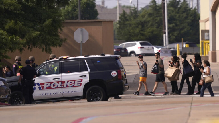 Τέξας: Πυροβολισμοί σε εμπορικό κέντρο – Τουλάχιστον εννέα νεκροί