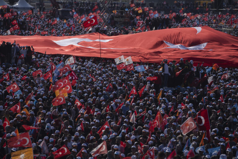 ‘Ολα «ανοιχτά» στην Τουρκία – Η ΕΡΤ στις προεκλογικές ομιλίες – Το χαρτί του ξένου δάκτυλου