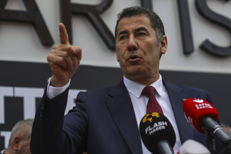Εκλογές στην Τουρκία: Ο ρυθμιστής Σινάν Ογάν δηλώνει «ανοιχτός στον διάλογο» με τους δύο υποψήφιους προέδρους