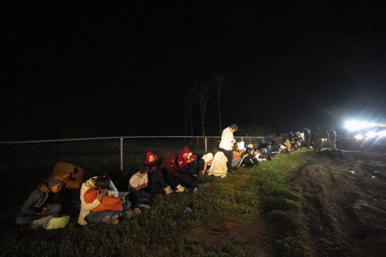ΗΠΑ: Μειωμένες οι διελεύσεις μεταναστών στα σύνορα με το Μεξικό μετά την ισχύ νέων κανόνων