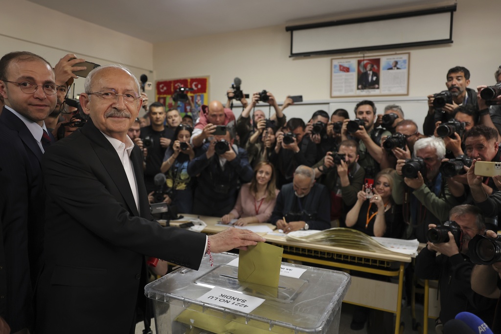 Toυρκία: Σε εξέλιξη η κρισιμότερη εκλογική αναμέτρηση της εικοσαετίας – Ψήφισαν Ερντογάν και Κιλιντσντάρογλου