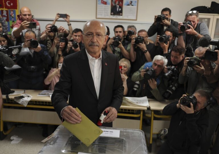 Ψήφισε ο Κιλιτσντάρογλου: «Σε όλους, μάς έλειψε η δημοκρατία»