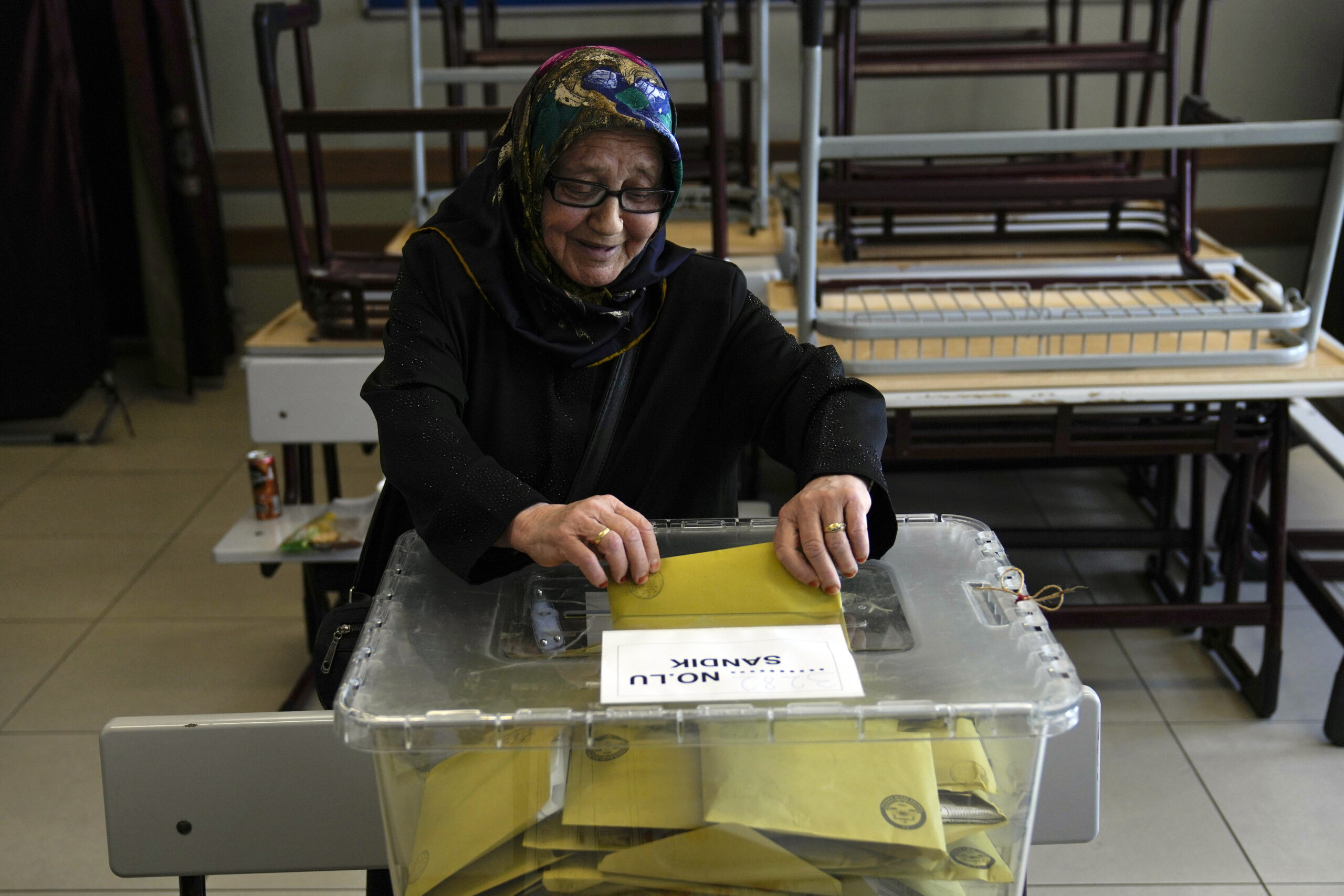 Εκλογές στην Τουρκία: Στην Άγκυρα ο Ερντογάν – Ετοιμάζουν το μπαλκόνι όπου θα εκφωνήσει τον νικητήριο λόγο