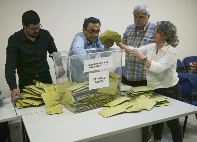 Τουρκία ώρα μηδέν: Έκλεισαν οι κάλπες – Πότε θα ξεκαθαρίσει η εικόνα