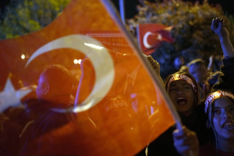 Εκλογές θρίλερ στην Τουρκία: Ερντογάν 49,34% – Κιλιτσντάρογλου 44,99% ― Σε β’ γύρο οδεύει η χώρα