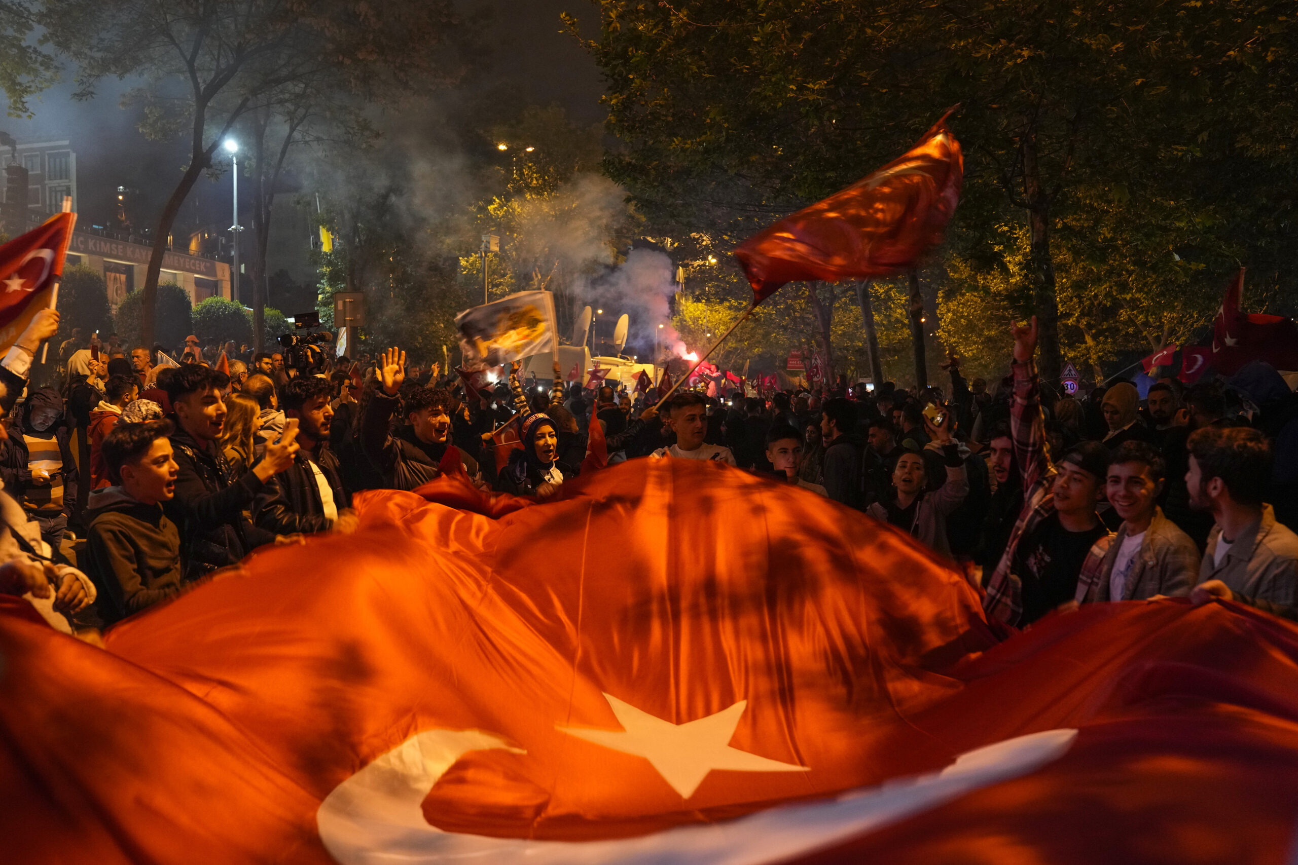 Εκλογές στην Τουρκία: Έτοιμος για τον β’ γύρο δηλώνει ο Ρετζέπ Ταγίπ Ερντογάν – Επιμένει πως είναι «καθαρά» μπροστά