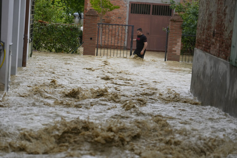 Συνεχίζονται οι καταστροφικές πλημμύρες στην Ιταλία