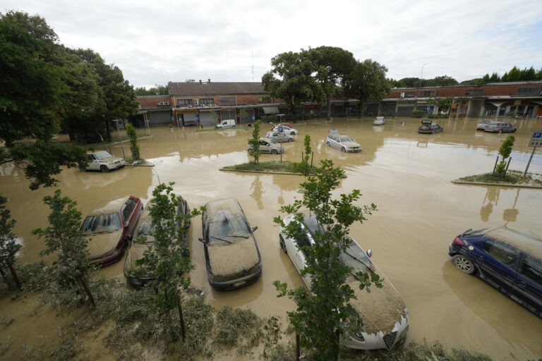 Πλημμύρες στην Ιταλία: Τεράστιες ζημιές σε αγροκαλλιέργειες, κίνδυνος από πολεμικά υπολείμματα – Προς οικονομική ενίσχυση 100 εκ. ευρώ
