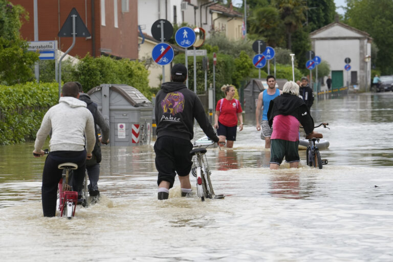 Πλημμύρες στην Ιταλία: Εκκένωση δήμου και έκτακτος εμβολιασμός αντιτετανικού για υγειονομικούς λόγους