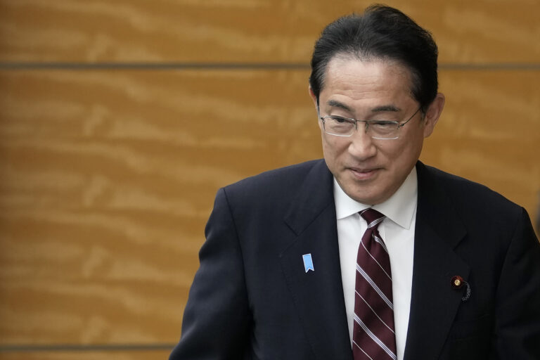 Ιαπωνία: Ο πρωθυπουργός Κισίντα αποπέμπει τον γιο του που κατηγορείται για κατάχρηση του αξιώματός του