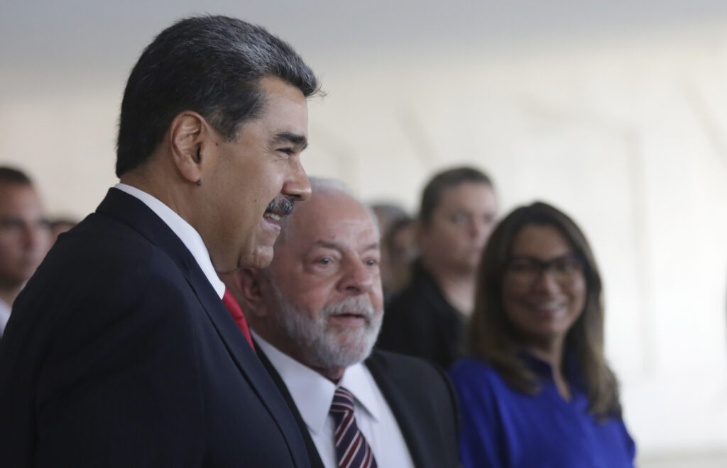Βραζιλία-Βενεζουέλα: Εγκάρδια συνάντηση Λούλα-Μαδούρο
