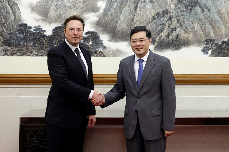 Κίνα: Συνάντηση του Ίλον Μασκ με τον κινέζο υπουργό Εξωτερικών