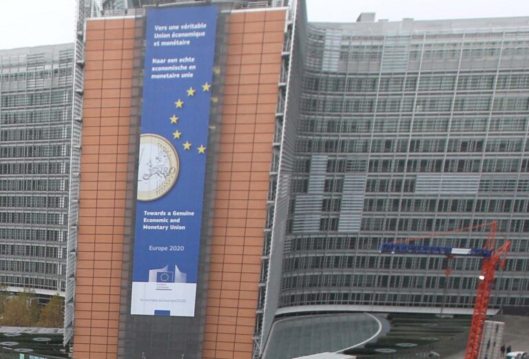 Οι Βρυξέλλες επιθυμούν την εφαρμογή κοινών κανόνων για την καταπολέμηση της διαφθοράς