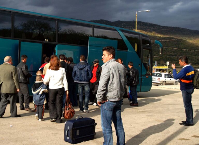 Αλβανία: Σε νέα φάση η μετανάστευση, 1 στους 4 επιστρέφει στη χώρα – H κυβέρνηση τούς υποδέχεται με προγράμματα ένταξης