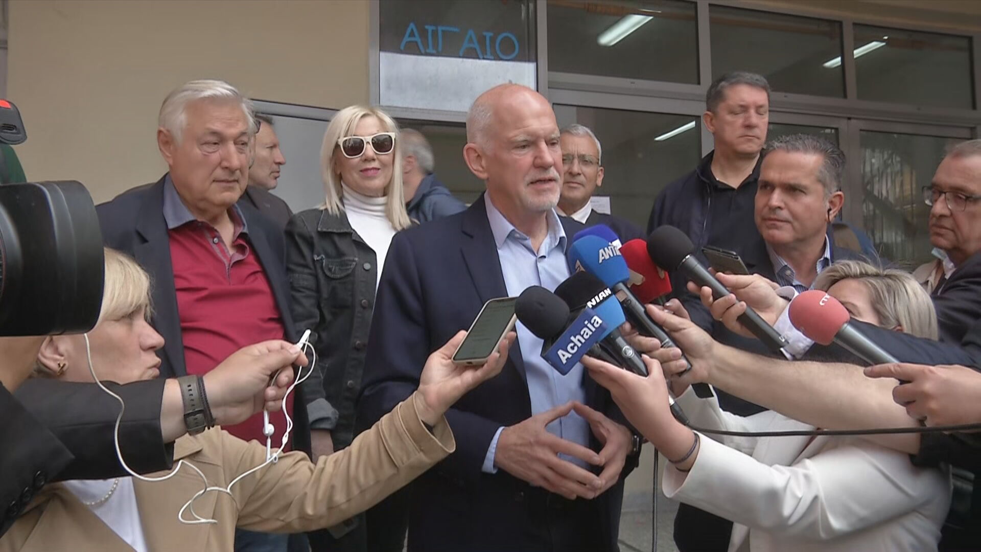 Πάτρα: Ψήφισε ο Γιώργος Παπανδρέου – «Πρέπει να αλλάξει η Ελλάδα. Με την ψήφο μας σήμερα και τη συμμετοχή μας καθημερινά»