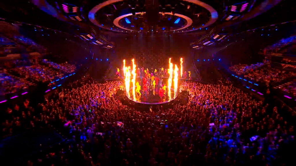 Eurovision 2023 – “United by music”: Η φαντασμαγορική έναρξη του Α’ ημιτελικού – Παιδική αθωότητα και μια μαγική ερμηνεία (video)