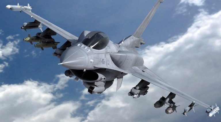 Βρετανία: Να συσταθεί «διεθνής συνασπισμός» που θα προμηθεύσει την Ουκρανία με μαχητικά αεροσκάφη F-16