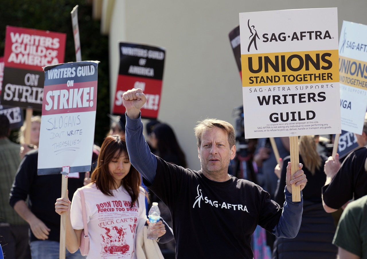 ΗΠΑ: Βαρύ κόστος για την Καλιφόρνια από την απεργία των σεναριογράφων -Υπολογίζεται στα 30 εκατ. δολάρια την ημέρα