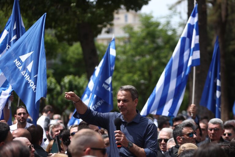 Μητσοτάκης σε πολίτες στην Κυψέλη: Κρίνετε και συγκρίνετε τις τετραετίες ΝΔ και ΣΥΡΙΖΑ