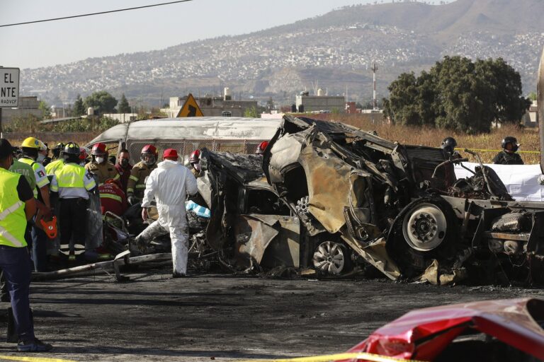Μεξικό: Σύγκρουση σε αυτοκινητόδρομο οδήγησε στο θάνατο πάνω από δεκατρείς ανθρώπους