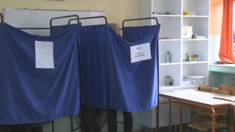 Εκλογές 2023: Οι ψηφοφόροι που ψήφισαν νωρίς – Τα μικροπροβλήματα της διαδικασίας