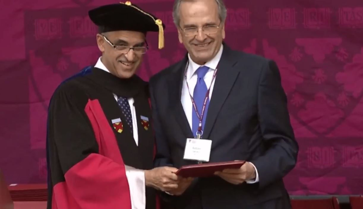 Αντώνης Σαμαράς: Βραβεύθηκε ως εξέχουσα προσωπικότητα των αποφοίτων του Harvard – «Το πολιτικό του αποτύπωμα είναι ιστορικό»
