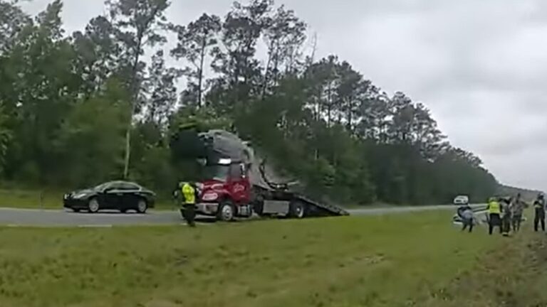 Αληθινό «Fast and Furious»: Αυτοκίνητο απογειώνεται από πλατφόρμα φορτηγού σε αυτοκινητόδρομο της Τζόρτζια (video)