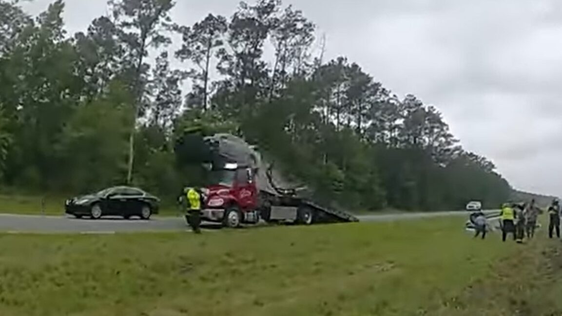 Αληθινό «Fast and Furious»: Αυτοκίνητο απογειώνεται από πλατφόρμα φορτηγού σε αυτοκινητόδρομο της Τζόρτζια (video)