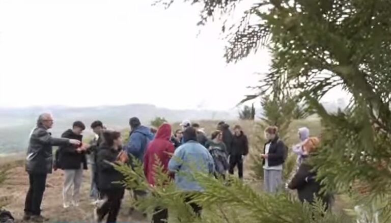 Έλληνες και Γερμανοί μαθητές στέλνουν μηνύματα φιλίας μέσω δενδροφύτευσης
