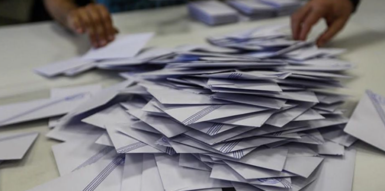 Θεσσαλονίκη: Άφαντη η εφορευτική επιτροπή σε εκλογικό τμήμα!