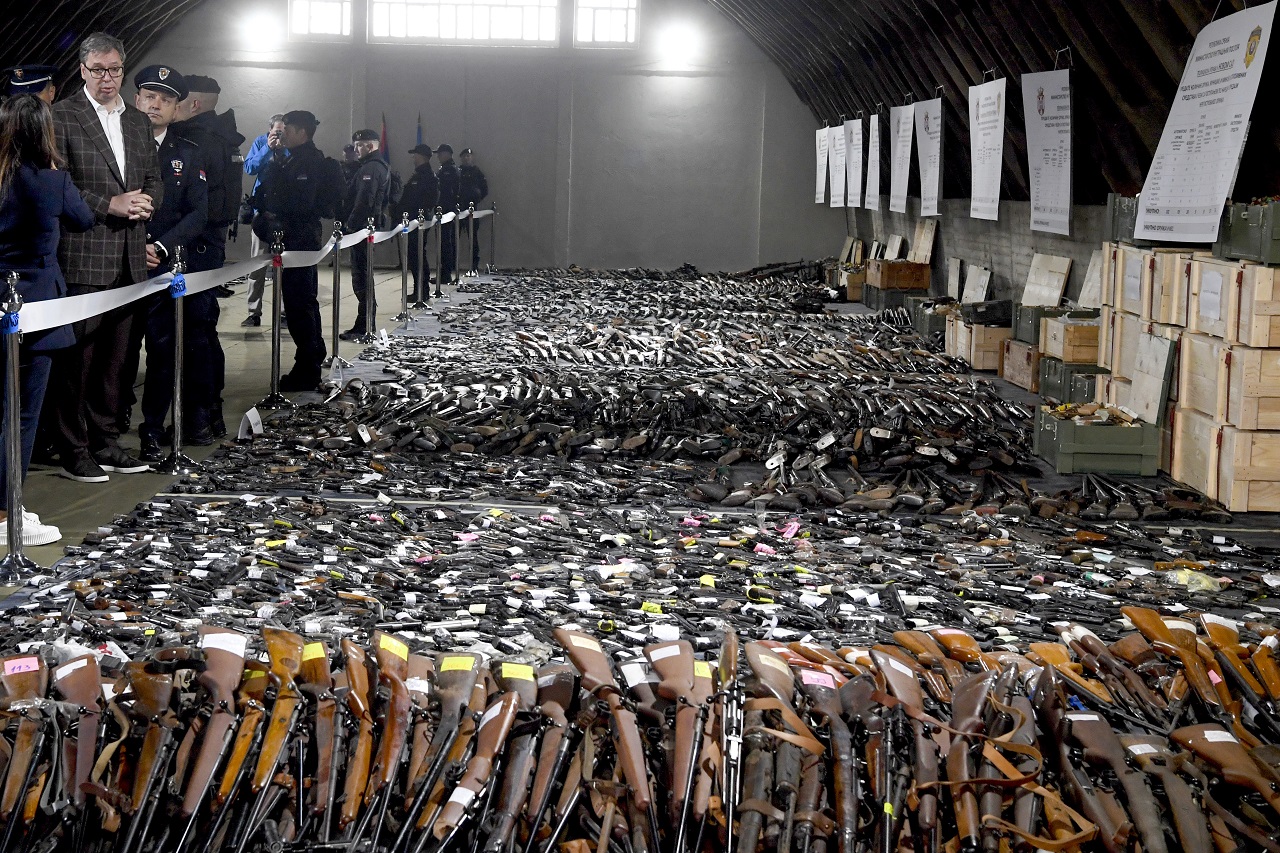 Σερβία: Η κυβέρνηση συγκέντρωσε πάνω από 13.000 όπλα που βρίσκονταν σε χέρια ιδιωτών