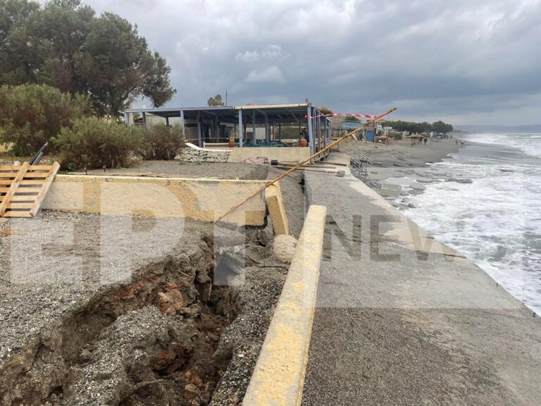 Εικόνες εγκατάλειψης στην παραλία του Πλατανιά – Εκτεταμένη διάβρωση από τον Οκτώβριο του 2022 (video)