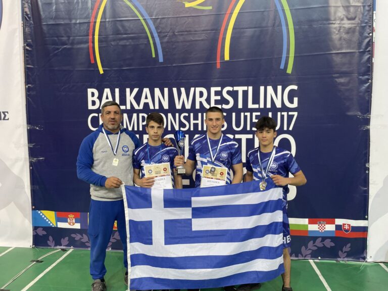 Βαλκανικοί Αγώνες Πάλης: Η  Ελληνική σημαία σηκώθηκε ψηλά με Κολιτσόπουλο και Τσαρουχά
