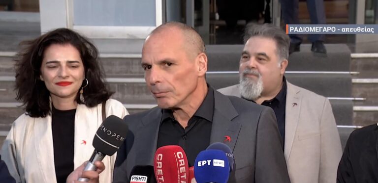 Εκλογές 2023: Γ. Βαρουφάκης κατά την προσέλευσή του στην ΕΡΤ – «Απαράδεκτο το πλαίσιο του debate»