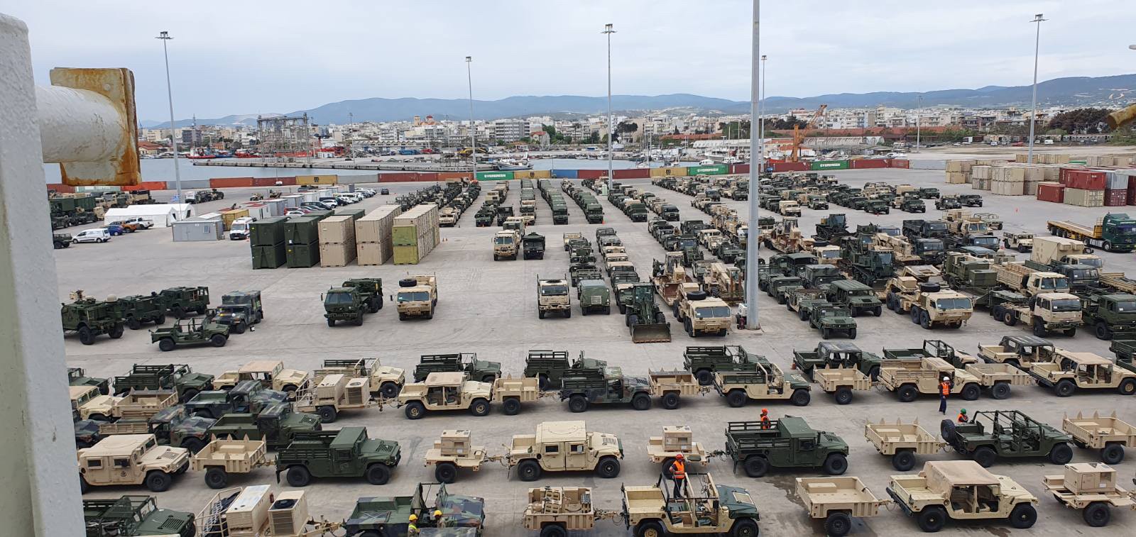 Ολοκληρώθηκε στο λιμάνι της Αλεξανδρούπολης μεγάλη επιχείρηση φόρτωσης 1400 τεμαχίων στρατιωτικού εξοπλισμού