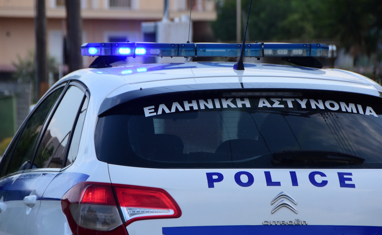 Θεσσαλονίκη: Μήνυση σε βάρος άνδρα που εμφανίζεται σε βίντεο να κακοποιεί σκύλο