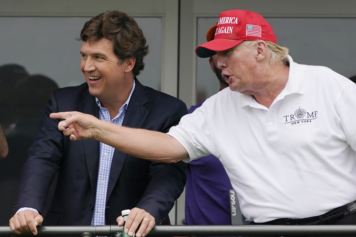 Tucker Carlson, President Donald Trump ΗΠΑ: «Στέγη» στο Twitter βρήκε ο συντηρητικός παρουσιαστής Τάκερ Κάρλσον μετά την απόλυσή του από το Fox News – Τι σημαίνει η κίνηση αυτή