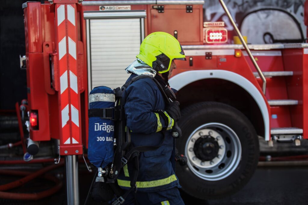 Αργοστόλι: Άμεση επέμβαση της Πυροσβεστικής για πυρκαγιά σε οικοδομή