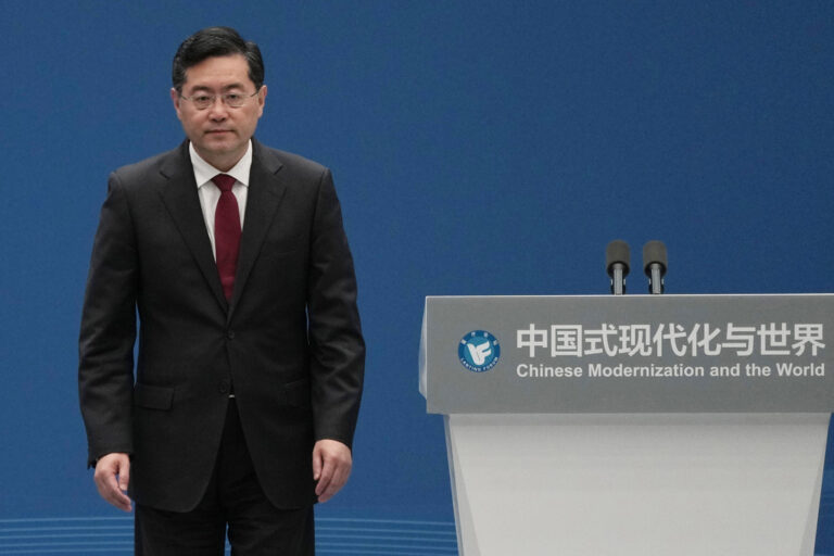Kίνα: Στόχος η σταθεροποίηση των σινοαμερικανικών σχέσεων – Ελπίδες γεννά η συνάντηση Γκανγκ – Μπερνς στο Πεκίνο