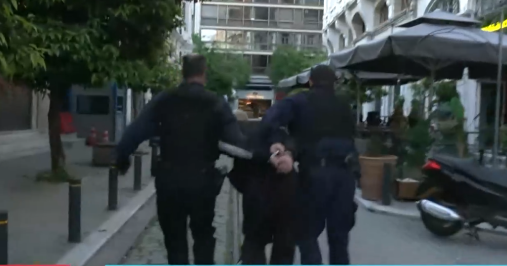 Θεσσαλονίκη: Kινηματογραφική καταδίωξη νεαρών από ταράτσα σε ταράτσα – Εικόνες από τη σύλληψη