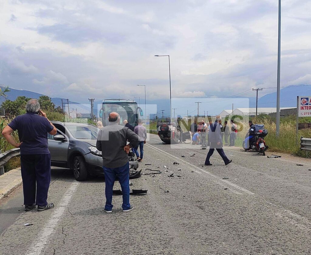 Σφοδρή σύγκρουση οχημάτων τώρα στο Ασπρόχωμα Μεσσηνίας