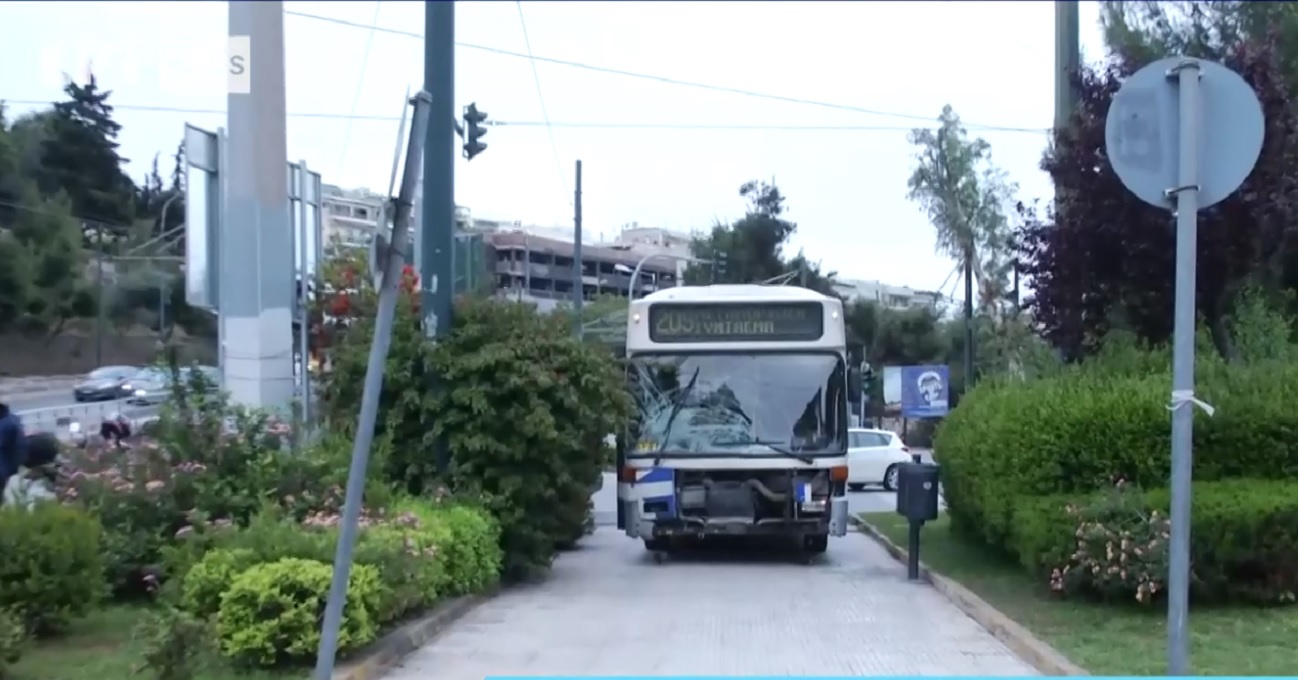 Σύγκρουση αστικού λεωφορείου με μοτοσικλέτα στο ύψος του Καλλιμάρμαρου – Δύο τραυματίες