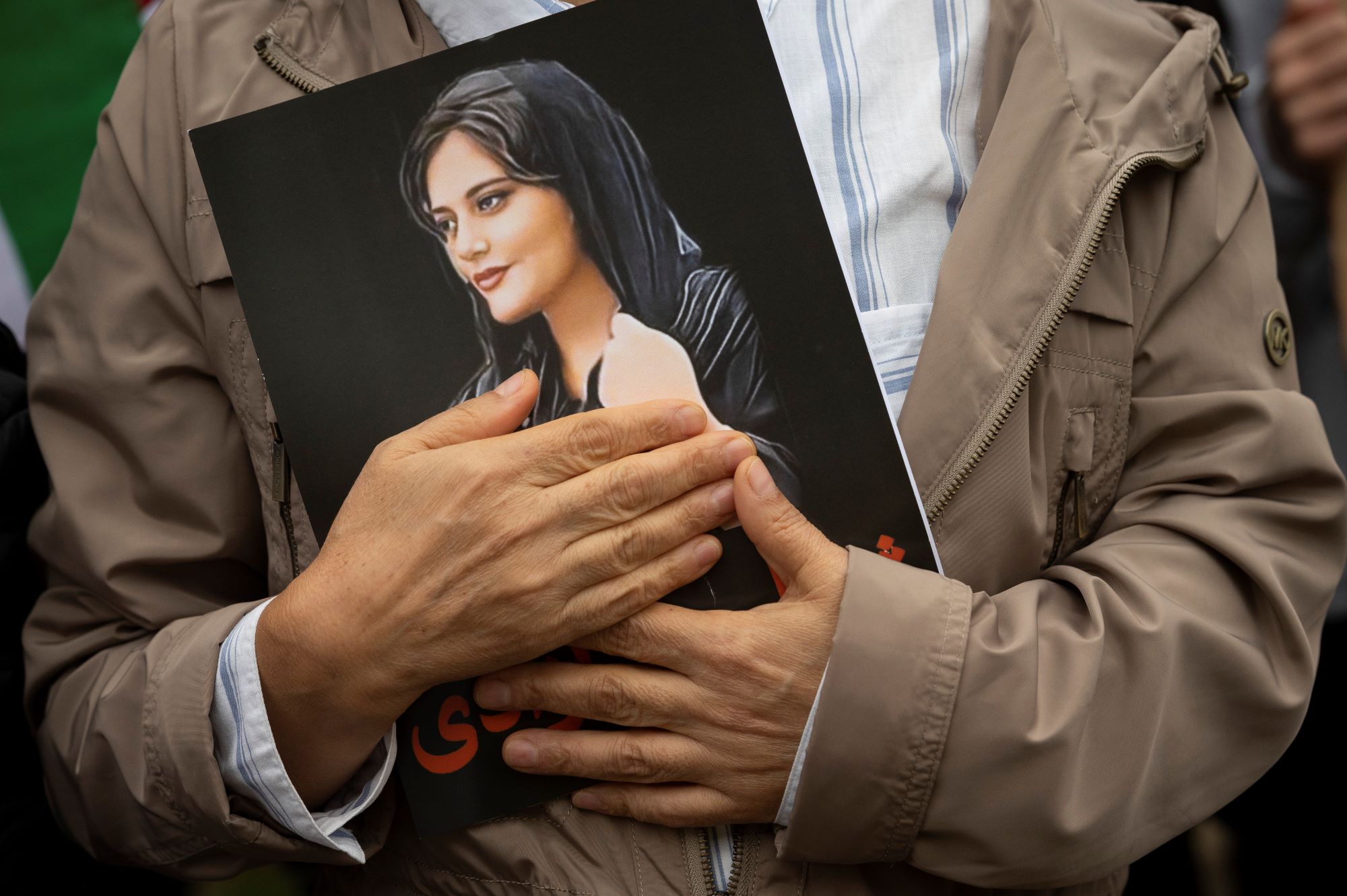 Ιράν: Συνελήφθη ξανά η δημοσιογράφος που πήρε συνέντευξη από τον πατέρα της Μαχσά Αμινί