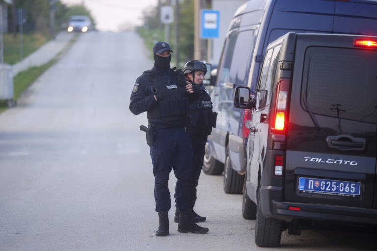 Σερβία: Περικυκλωμένος ο δράστης του δεύτερου αιματοκύλισματος με οκτώ νεκρούς – Ανταλλάσσει πυρά με την Αστυνομία