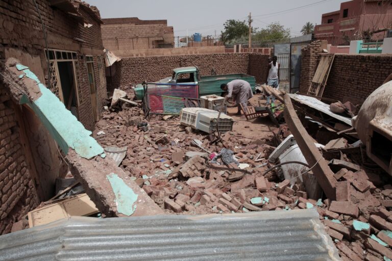 Σουδάν: Αεροπορικές επιδρομές σε περίχωρα του Χαρτούμ – Ο πόλεμος μπαίνει στην έκτη εβδομάδα