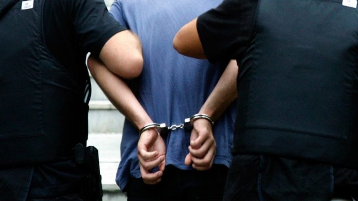 Συλλήψεις δύο φυγόποινων στη Λάρισα